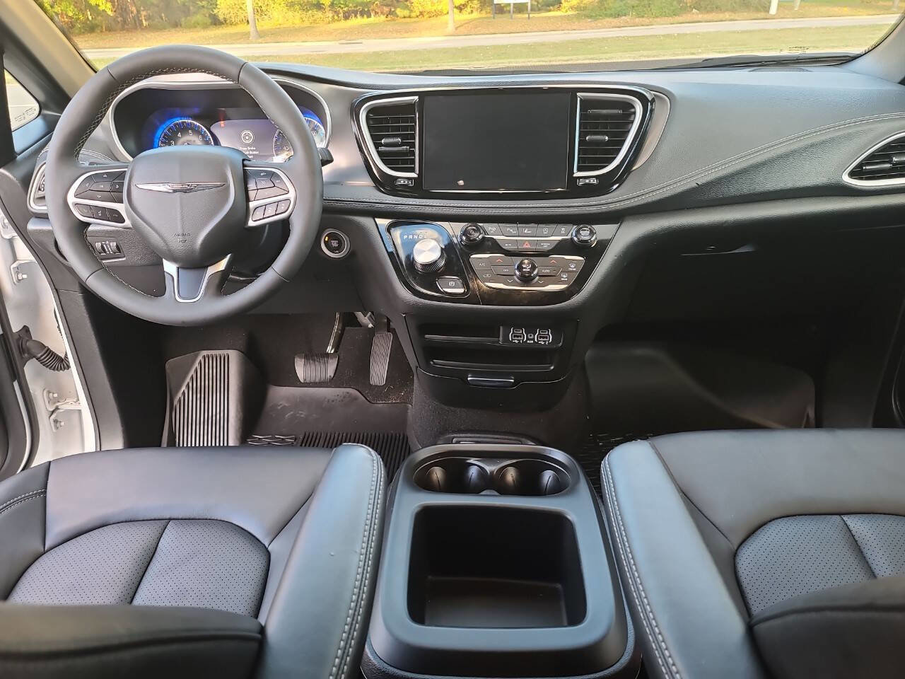Used 2025 Chrysler Pacifica Select FWD image 28