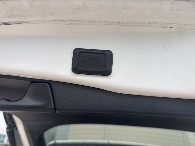 Used 2021 Toyota RAV4 XLE w/ Convenience Package FWD image 9