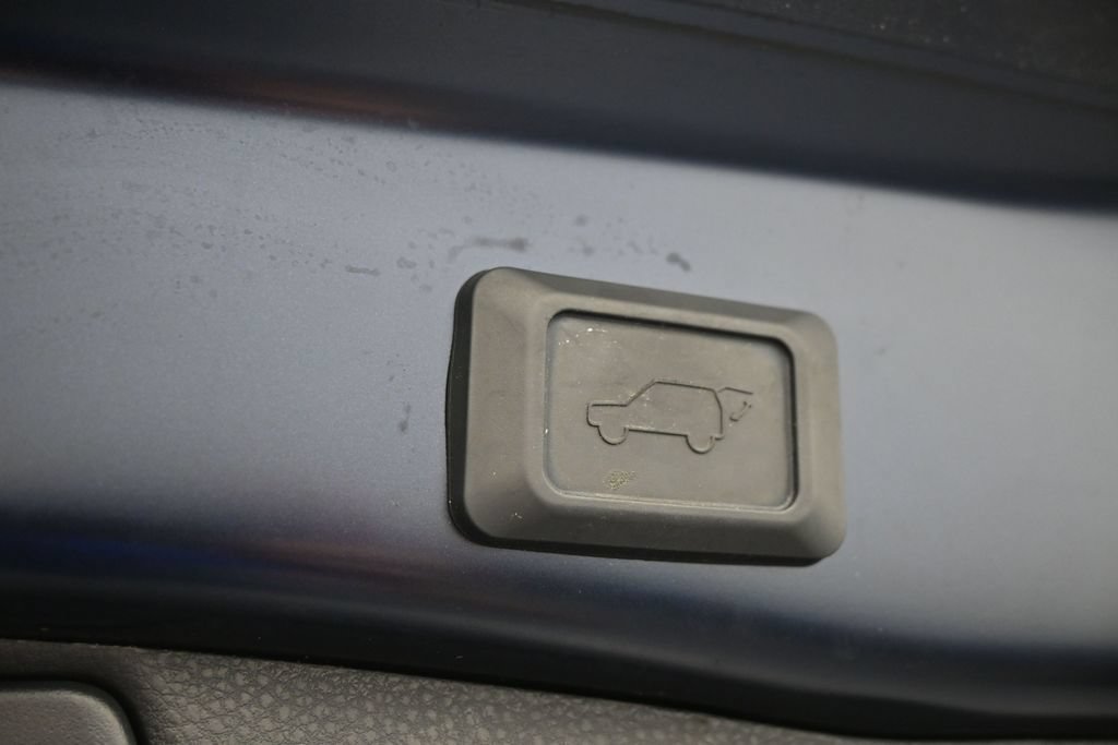 Used 2025 Toyota RAV4 XLE Premium FWD image 41