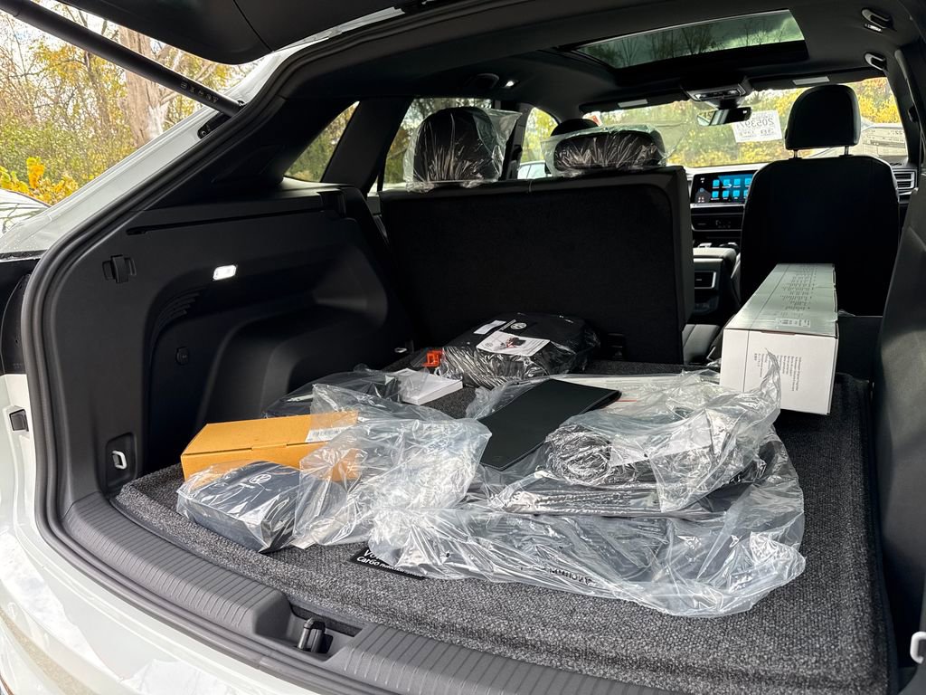 New 2026 Volkswagen Atlas Cross Sport SEL Premium R-Line image 15