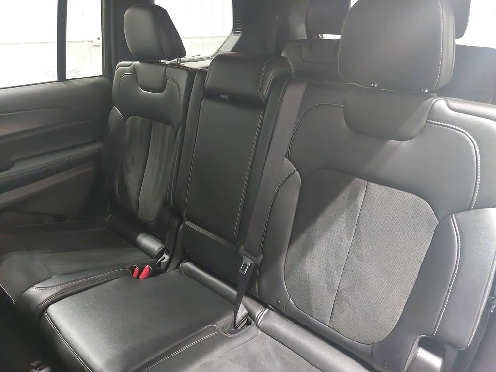 Used 2024 Jeep Grand Cherokee L Laredo image 16