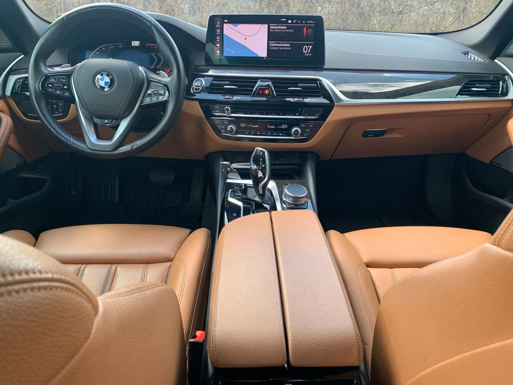 Used 2021 BMW 530i xDrive w/ Premium Package image 16