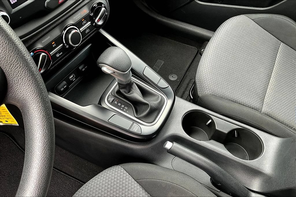 Used 2025 Kia Soul LX w/ LX Technology Package FWD image 18