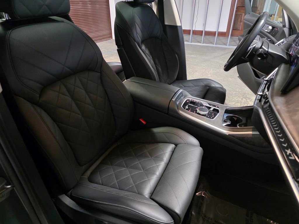 Used 2025 BMW X7 xDrive40i w/ Premium Package image 23