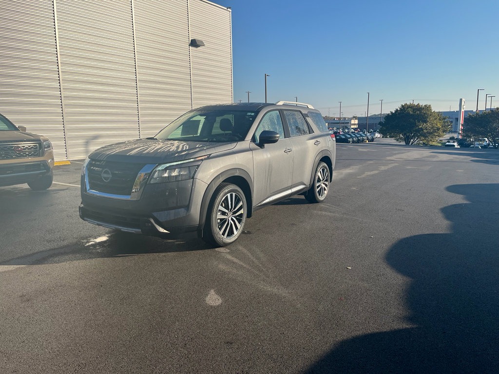 New 2025 Nissan Pathfinder Platinum w/ Cargo Package