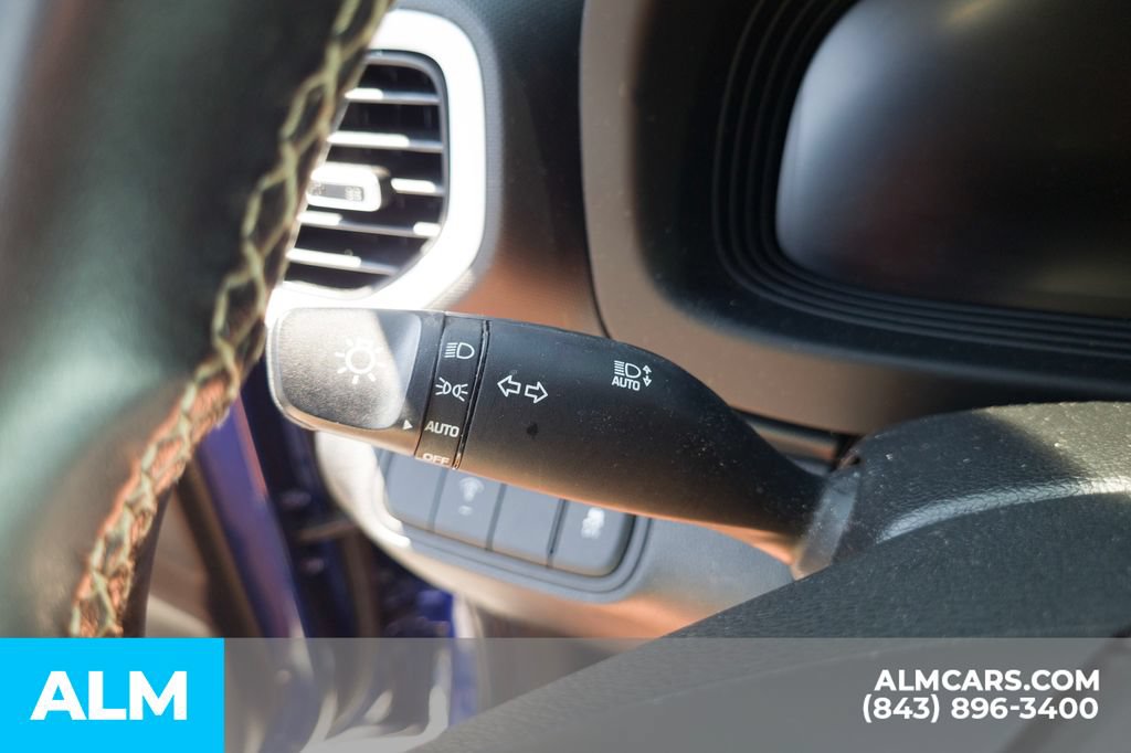 Used 2023 Hyundai Venue Limited FWD image 15