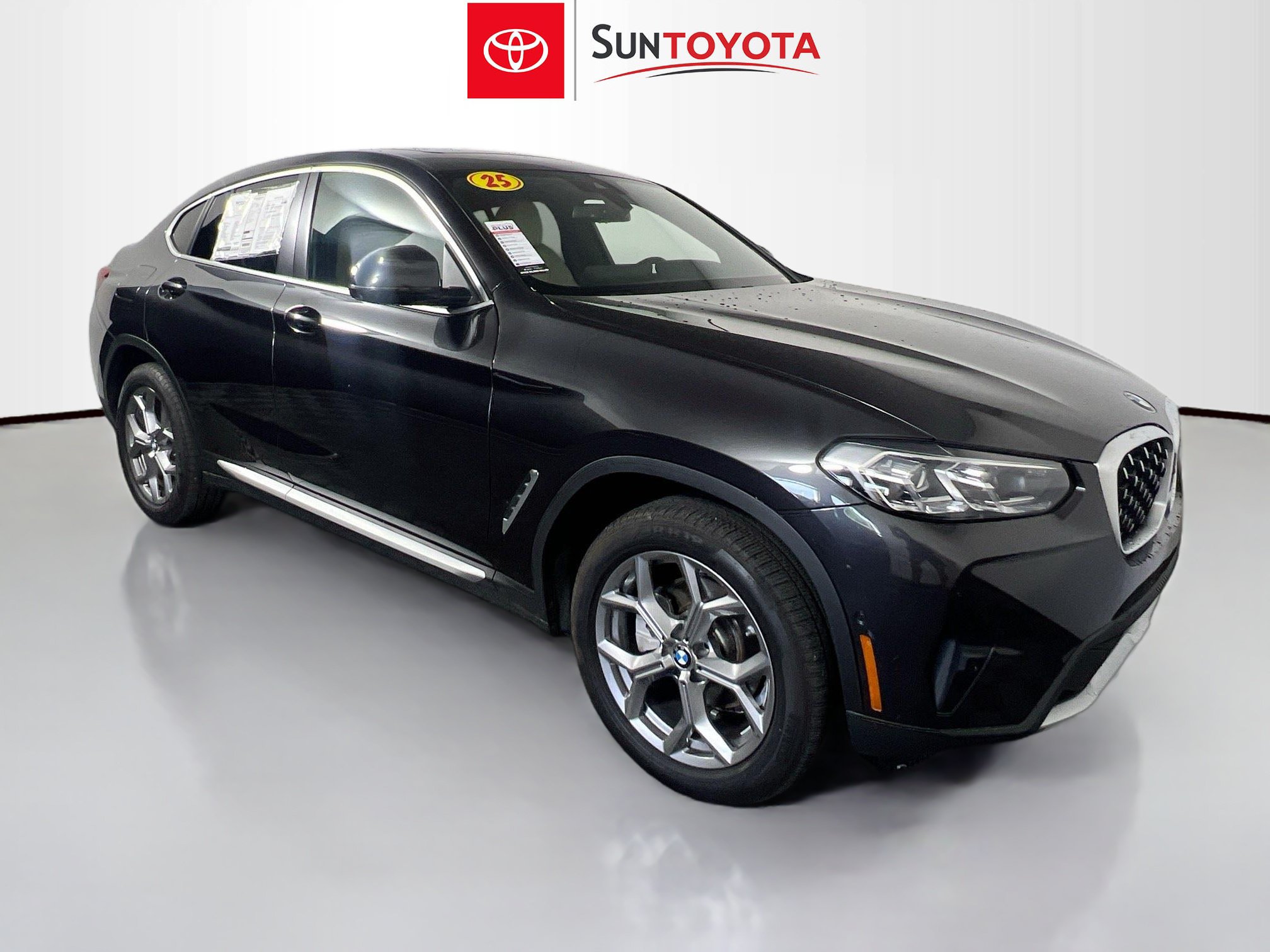 Used 2025 BMW X4 xDrive30i AWD/4WD image 1