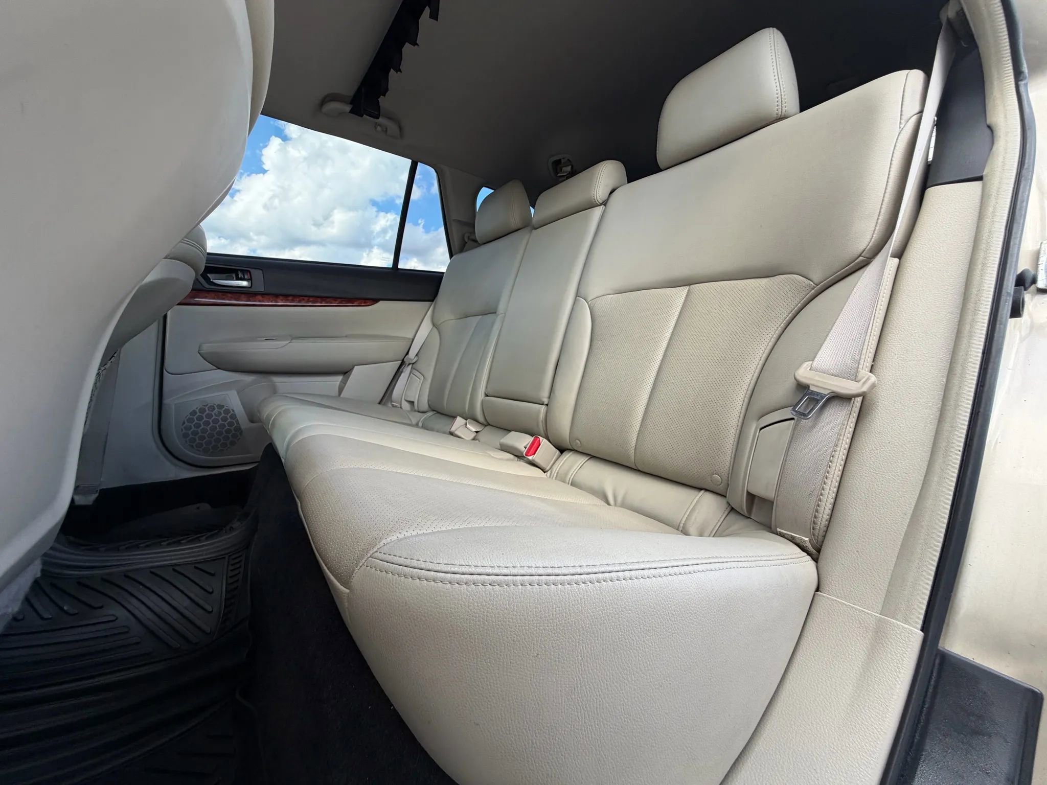 Used 2010 Subaru Outback 2.5i Limited image 28