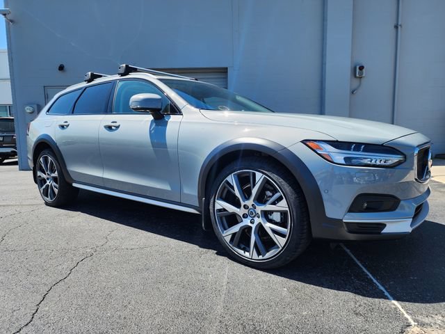 Certified 2025 Volvo V90 B6 Cross Country Ultra AWD/4WD image 1