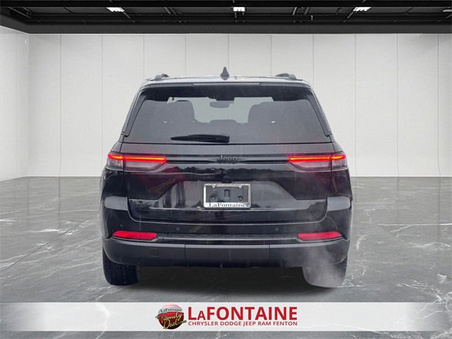 Used 2024 Jeep Grand Cherokee Altitude image 4