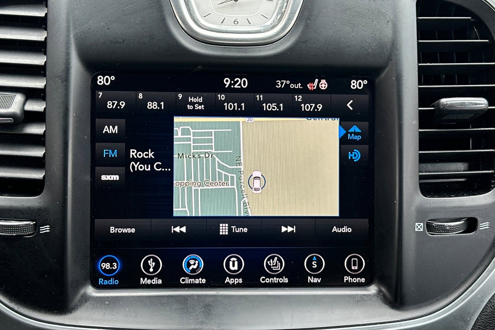 Used 2018 Chrysler 300 Limited image 23