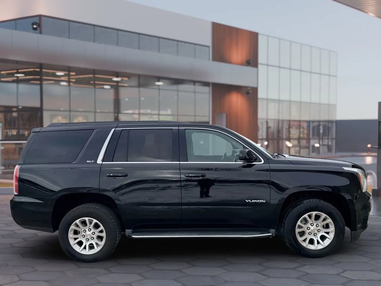 Used 2015 GMC Yukon SLT w/ Open Road Package image 4