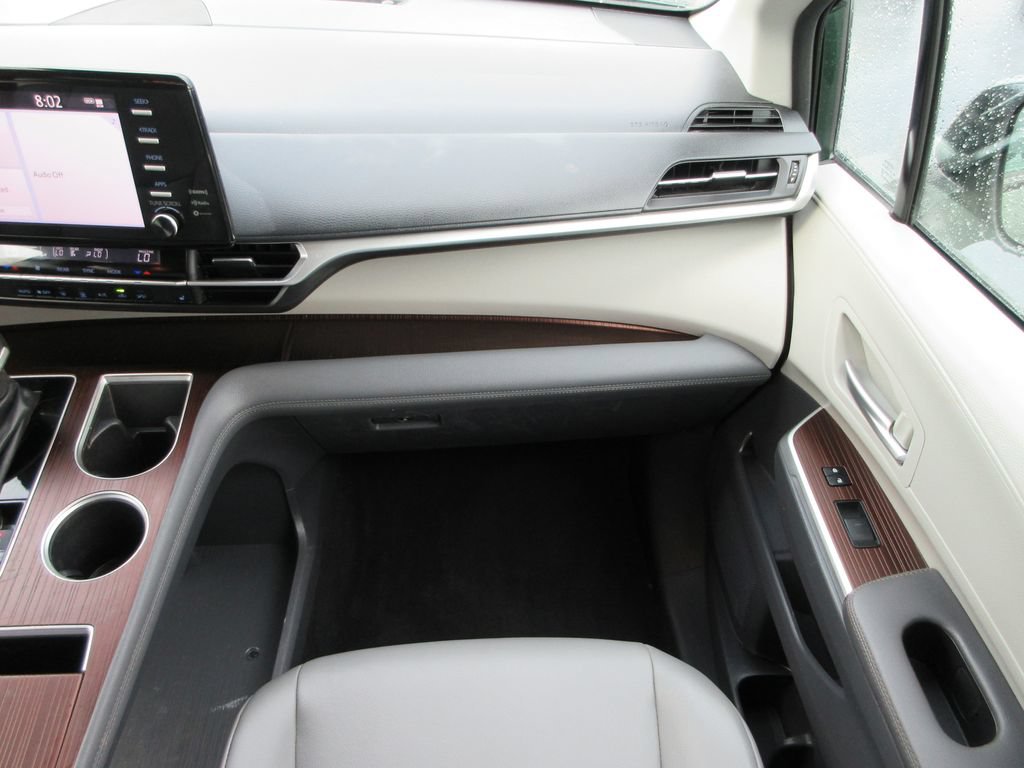 Used 2022 Toyota Sienna XLE AWD/4WD image 18