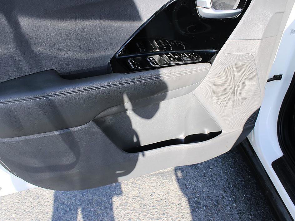 Used 2020 Kia Niro LXS FWD image 8