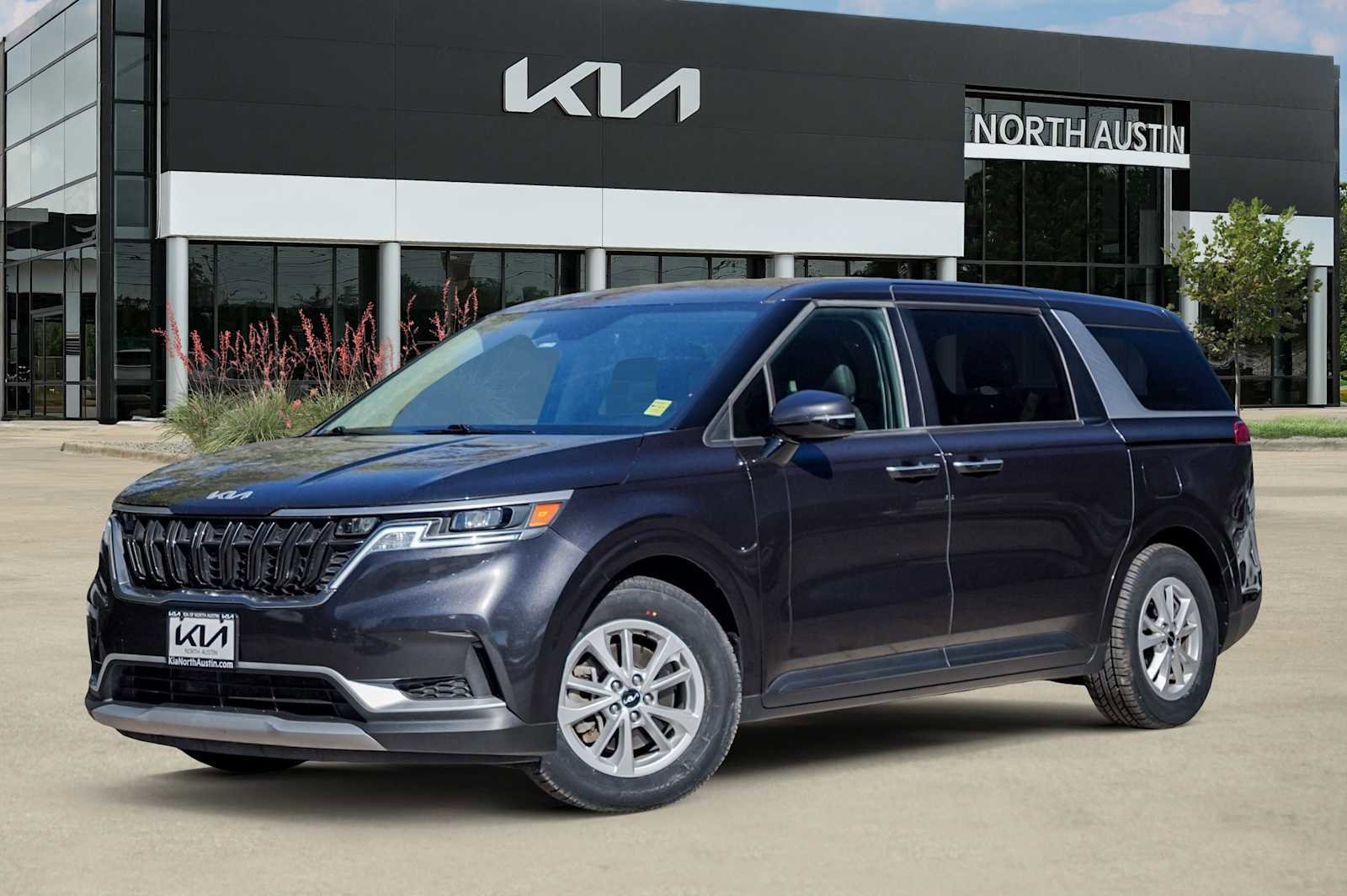 Certified 2024 Kia Carnival LX image 1