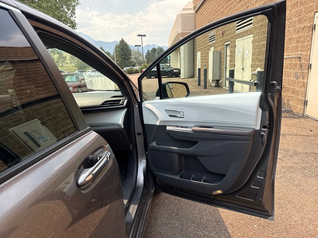 Used 2022 Toyota Sienna XSE w/ XSE Plus Package FWD image 28
