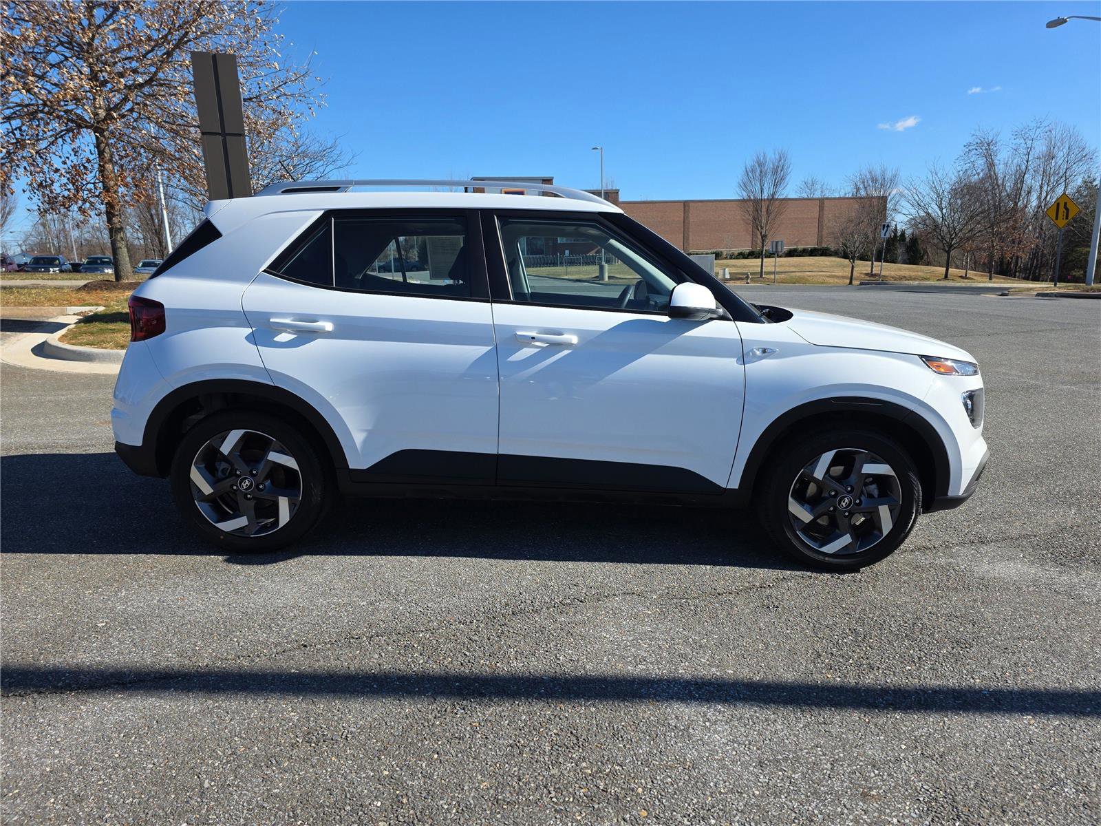 Certified 2025 Hyundai Venue SEL image 3