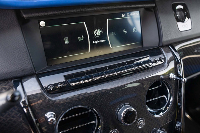 Used 2020 Rolls-Royce Cullinan Black Badge image 46