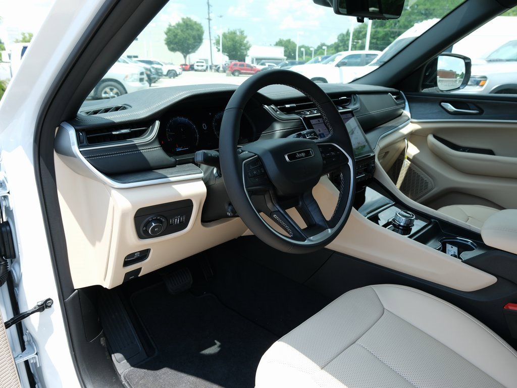 New 2025 Jeep Grand Cherokee Limited image 4