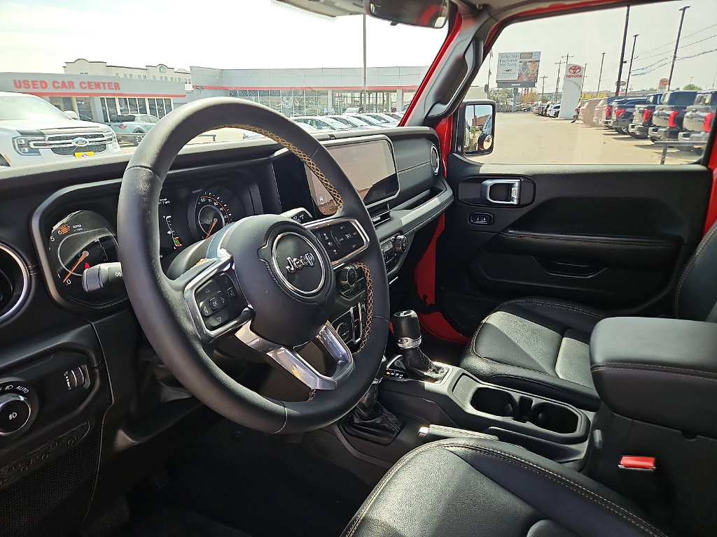 Used 2024 Jeep Wrangler Sahara image 12