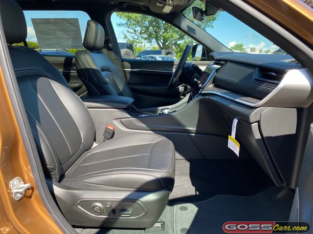 New 2026 Jeep Grand Cherokee L Limited w/ Limited Altitude Package AWD/4WD image 6