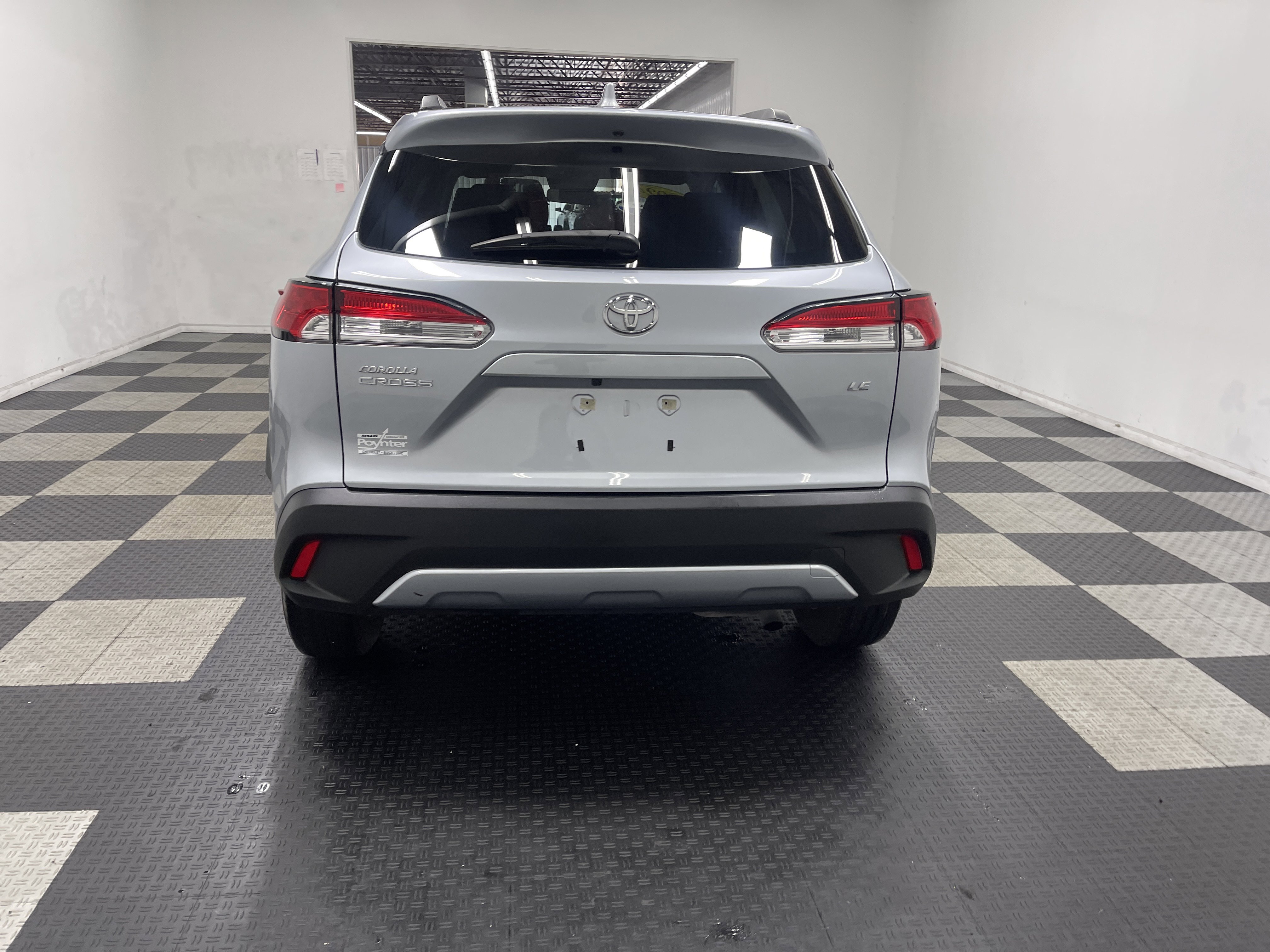 Used 2024 Toyota Corolla Cross LE image 3