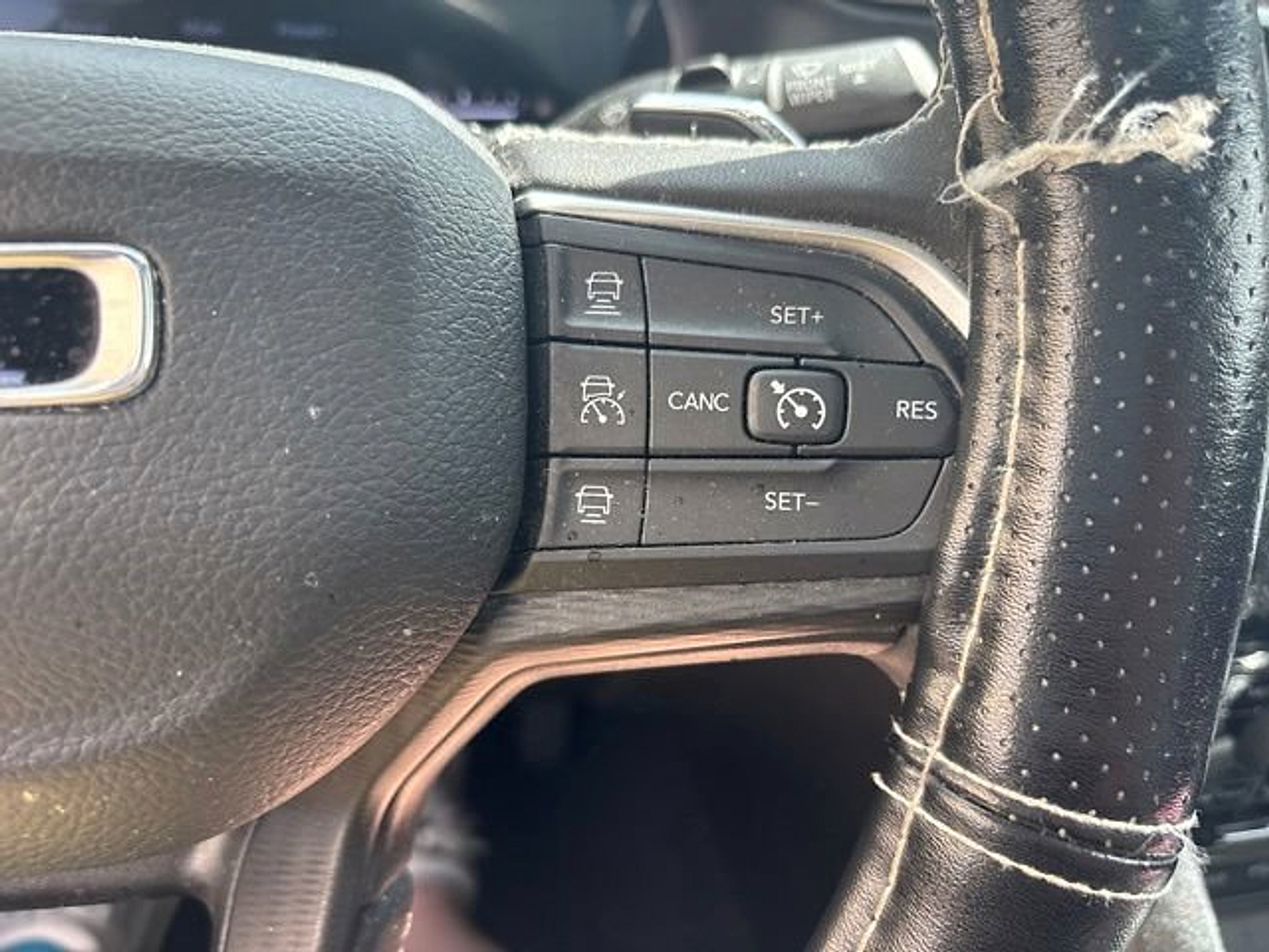 Used 2023 Jeep Grand Cherokee Altitude AWD/4WD image 19