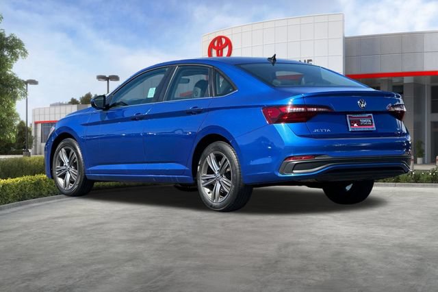 Used 2024 Volkswagen Jetta SE FWD image 6