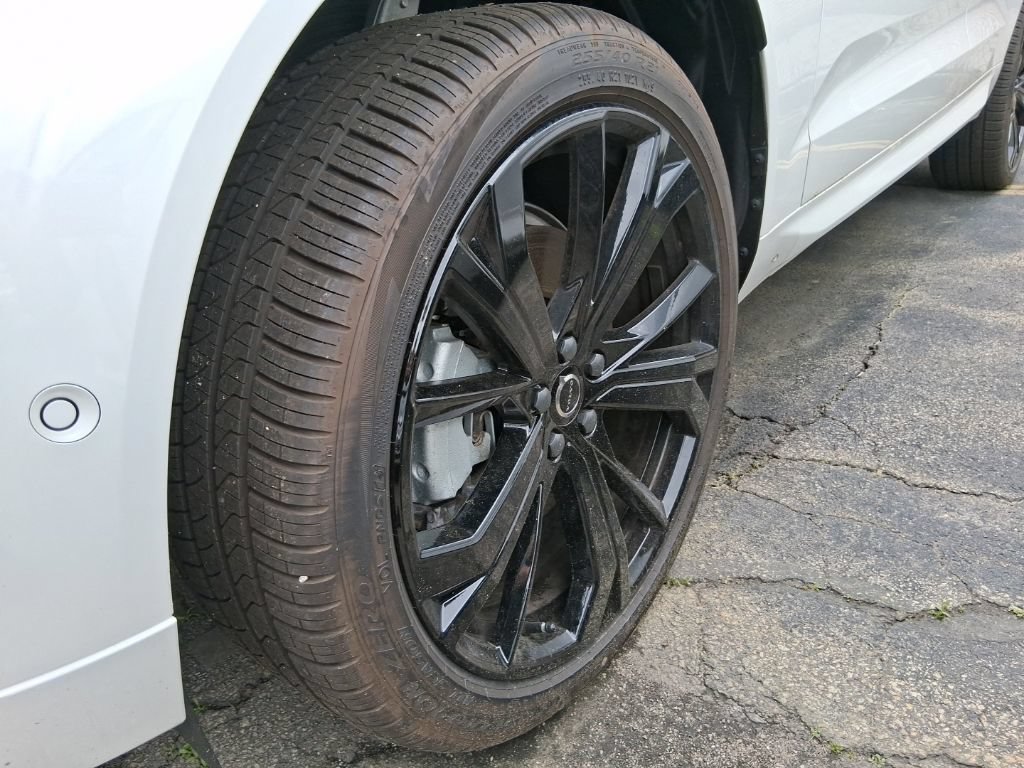 New 2026 Volvo XC60 B5 Ultra w/ Protection Package Premier AWD/4WD image 4