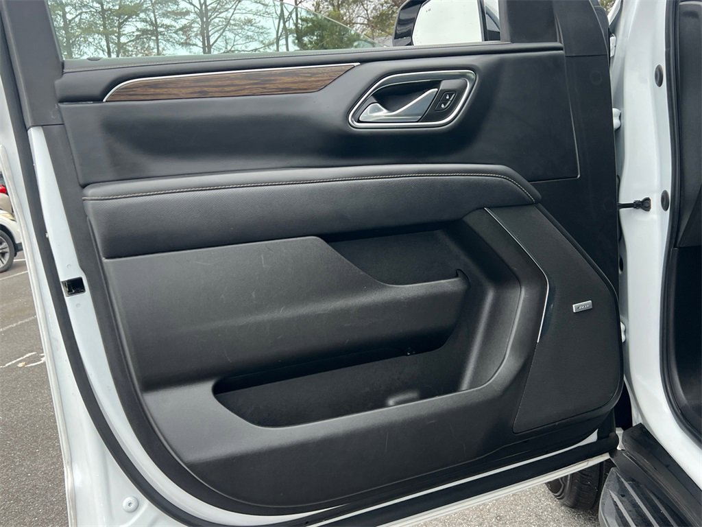 Used 2023 Chevrolet Suburban Premier image 14