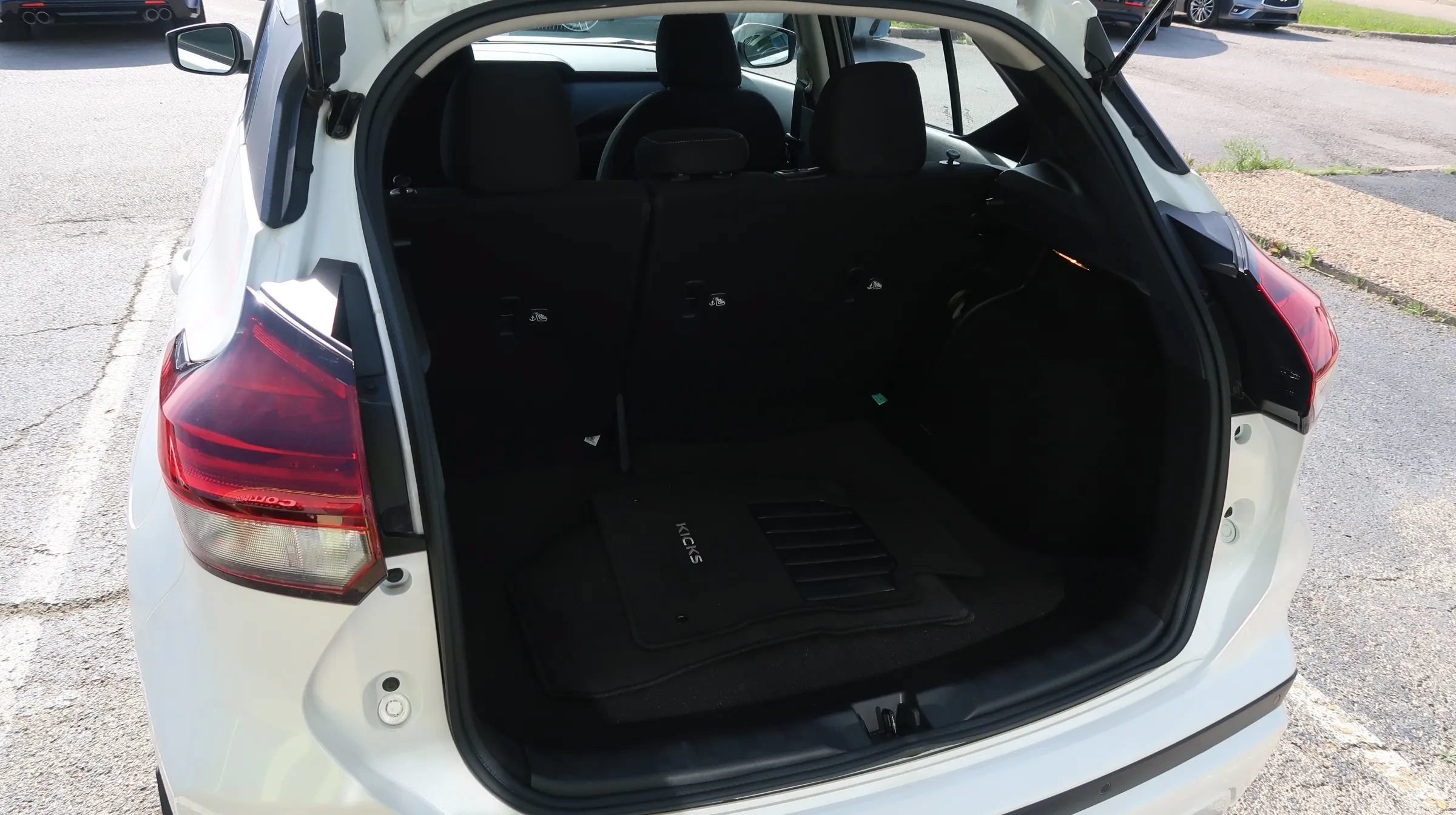 Used 2023 Nissan Kicks SV FWD image 15