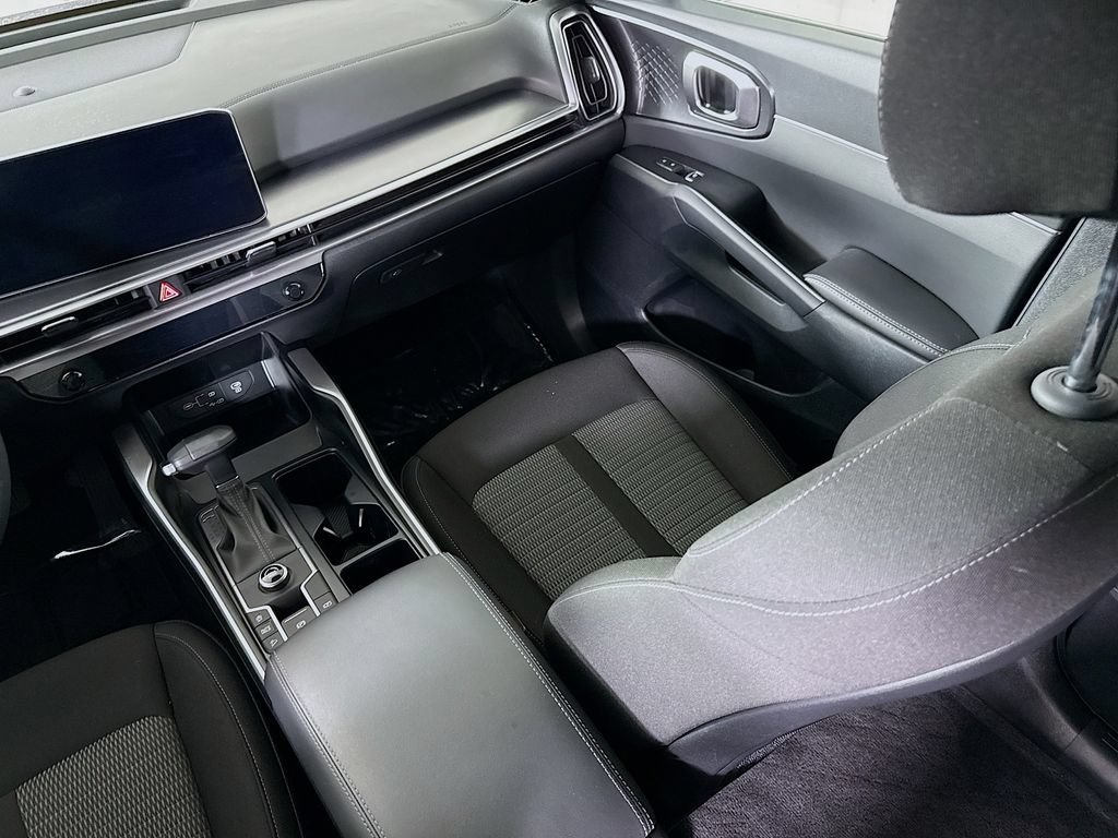 Certified 2025 Kia Sorento LX FWD image 26