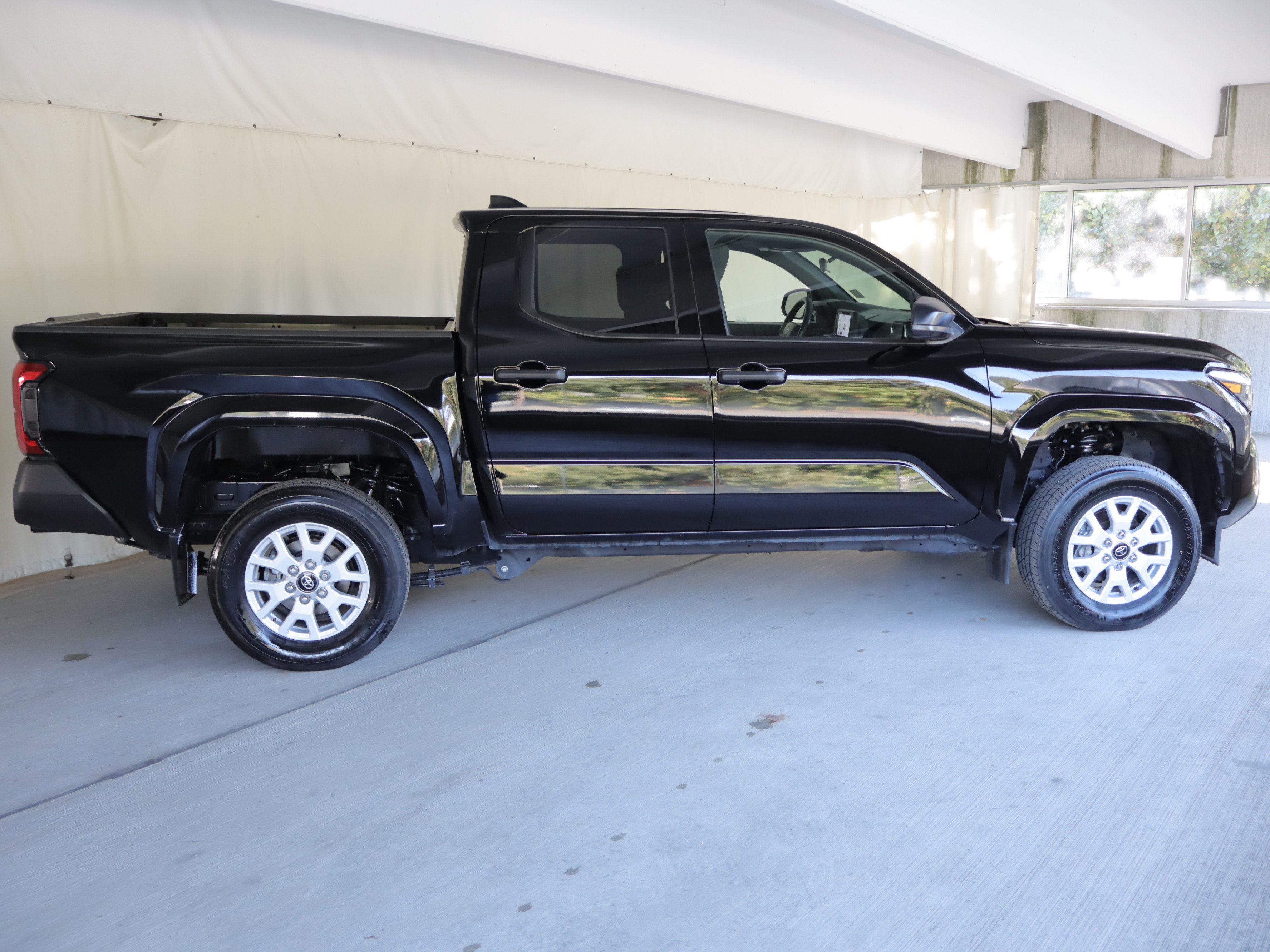 Used 2024 Toyota Tacoma SR RWD image 4