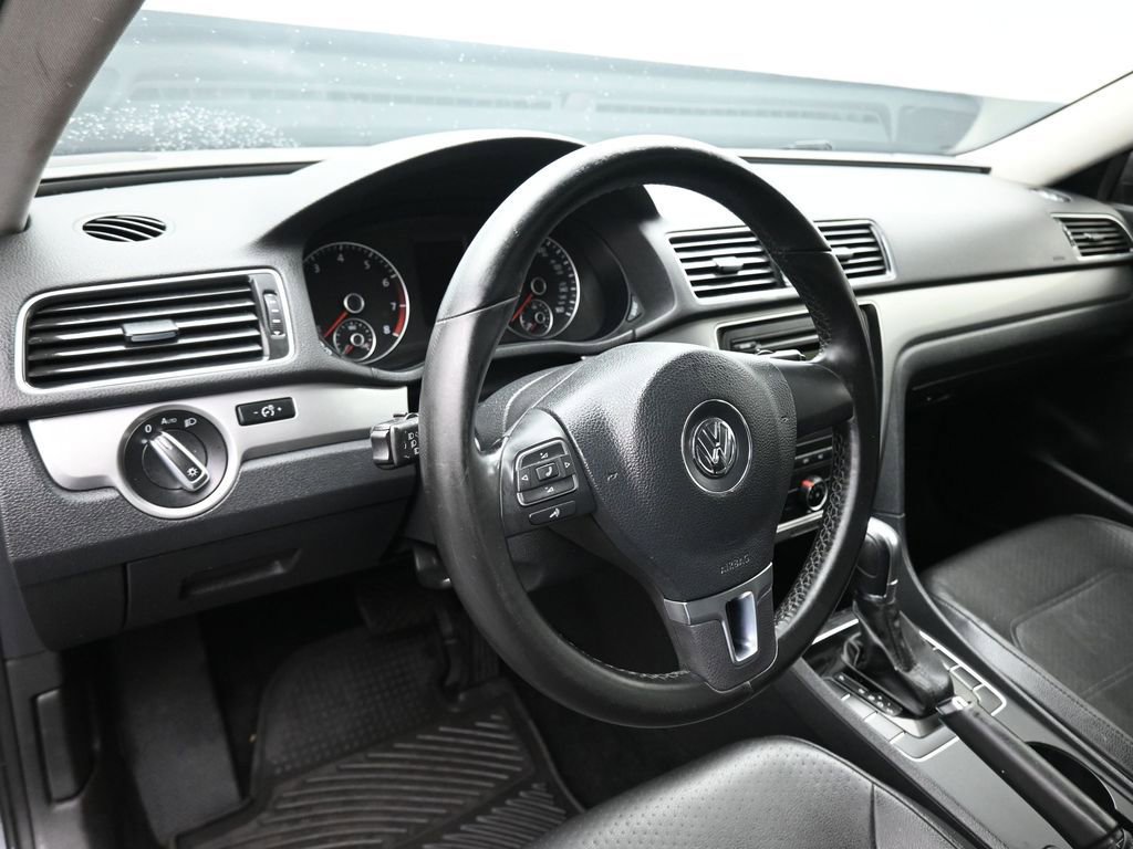 Used 2014 Volkswagen Passat 1.8T Wolfsburg Edition image 14