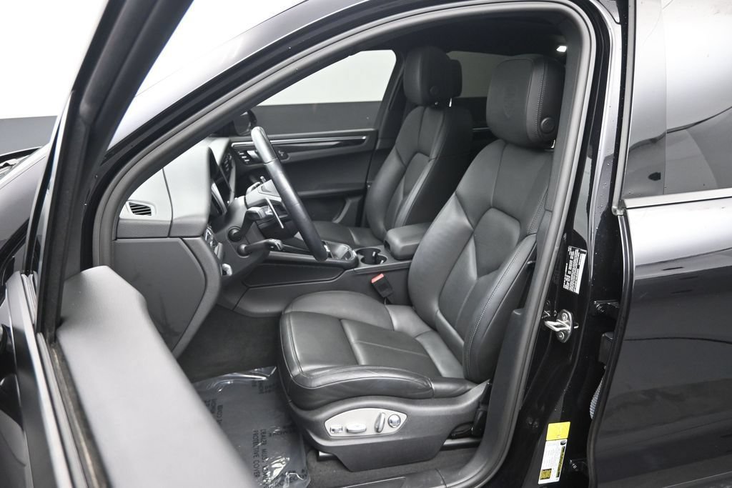 Used 2022 Porsche Macan AWD/4WD image 19