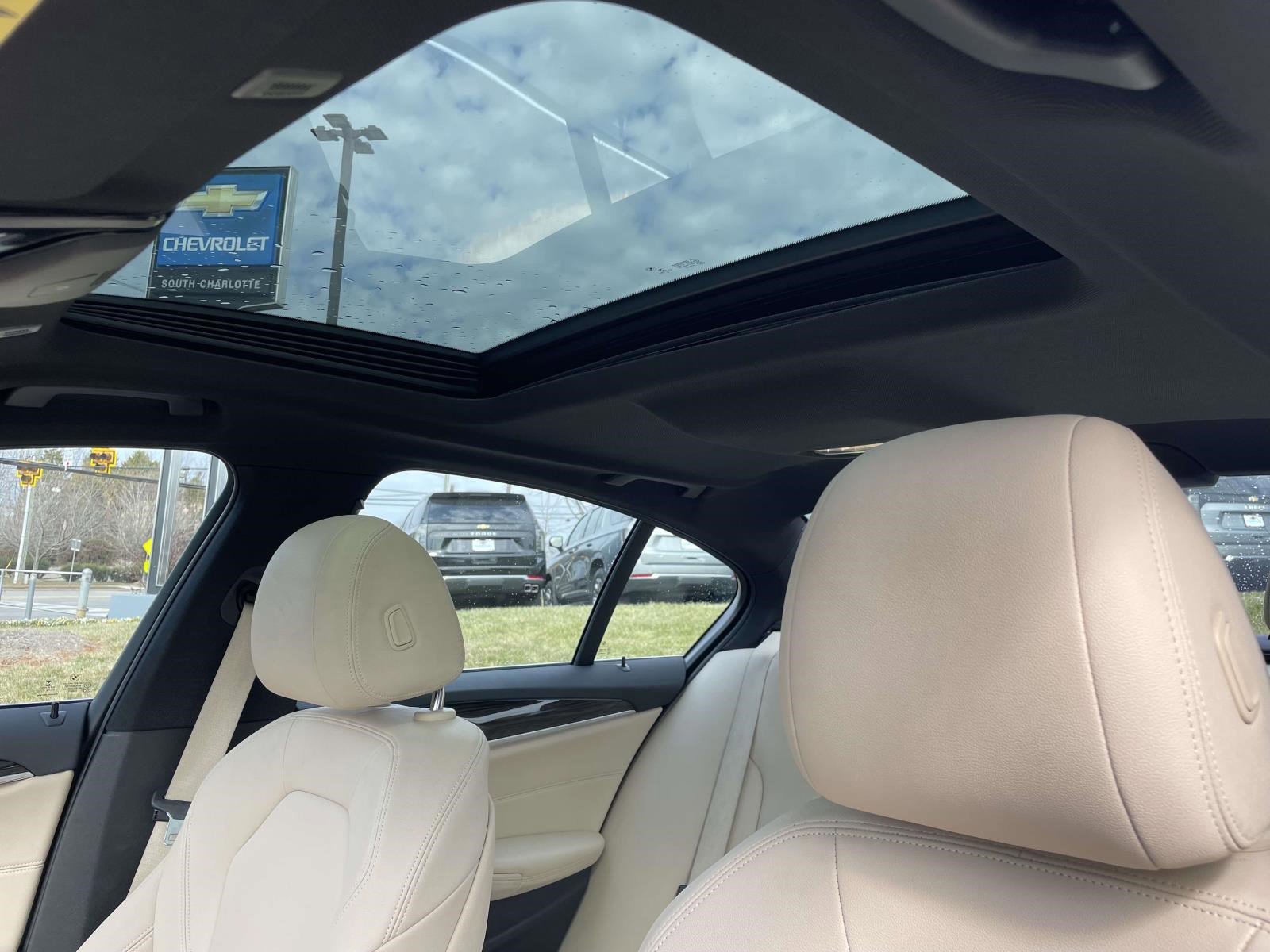 Used 2019 BMW 530e w/ Convenience Package image 17