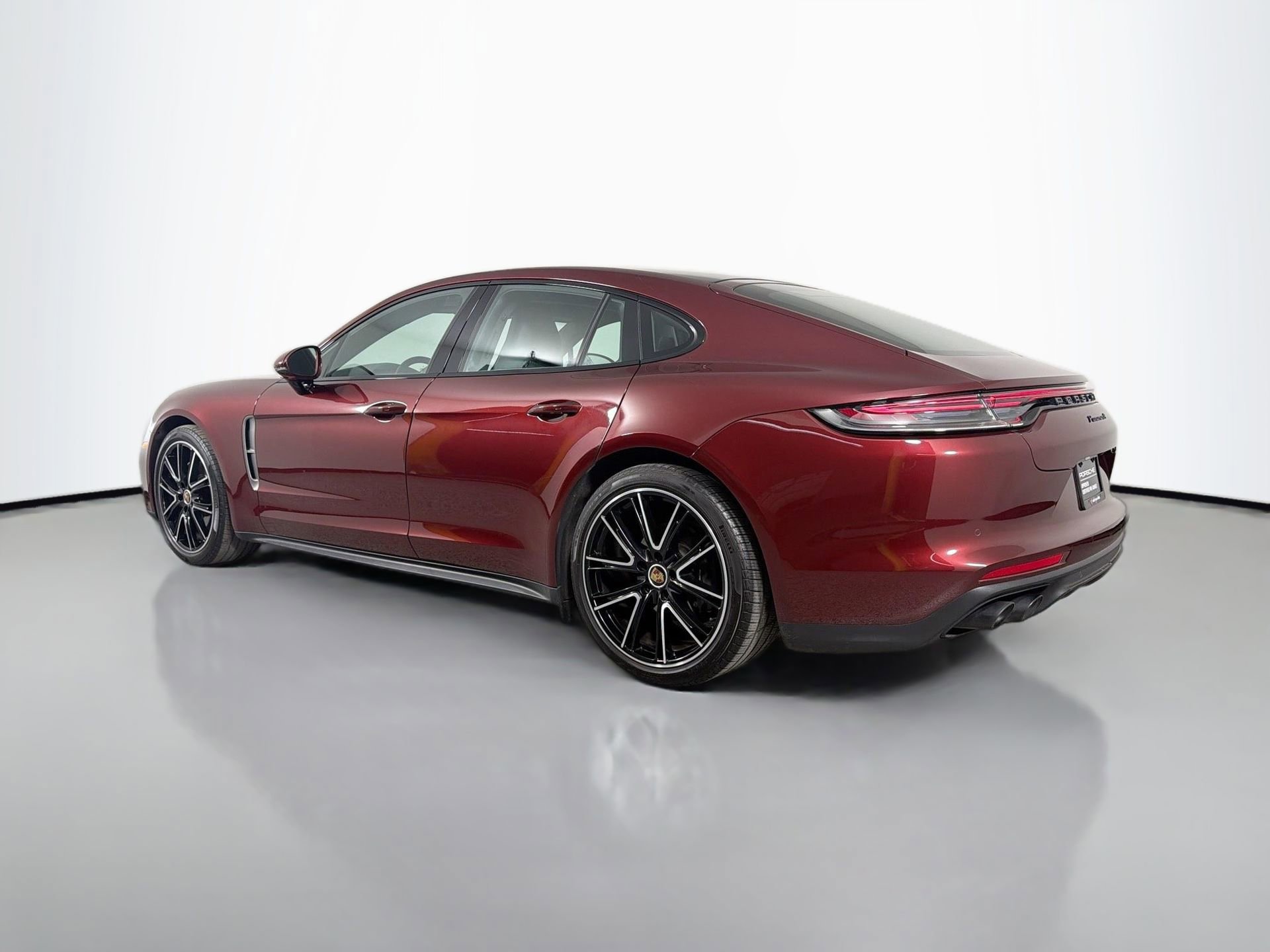 Certified 2023 Porsche Panamera 4 Platinum Edition w/ Assistance Package image 3