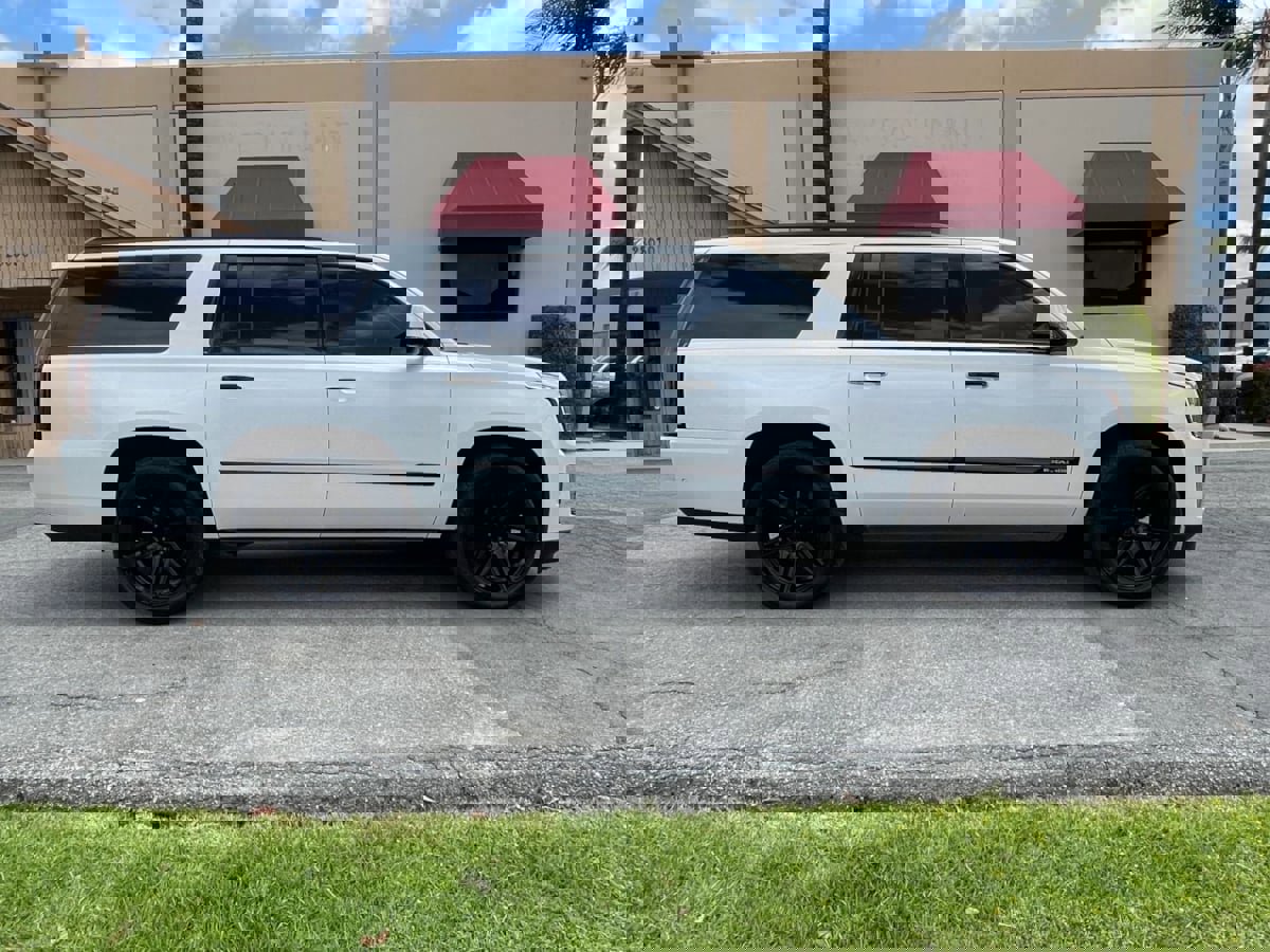 Used 2017 Cadillac Escalade ESV Luxury AWD/4WD image 4