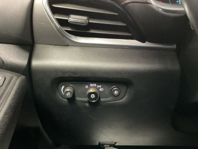 Used 2019 Chevrolet Traverse LT image 12