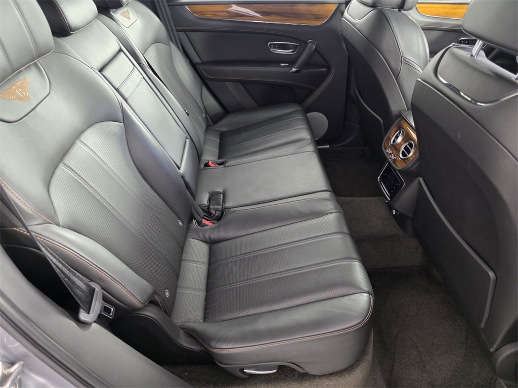Used 2018 Bentley Bentayga image 28