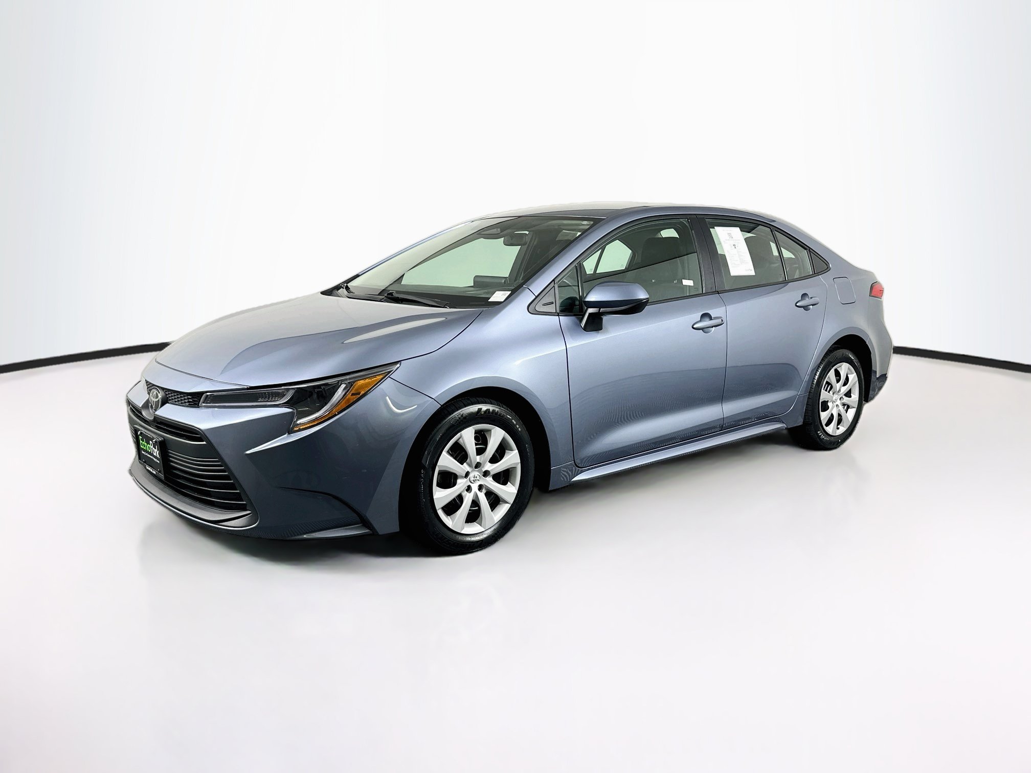 Used 2025 Toyota Corolla LE FWD image 3