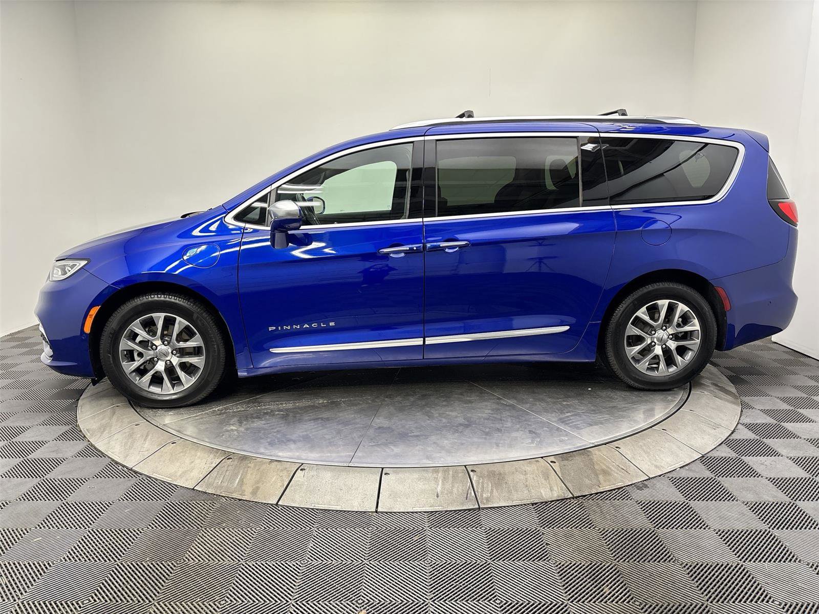 Used 2021 Chrysler Pacifica Pinnacle image 16