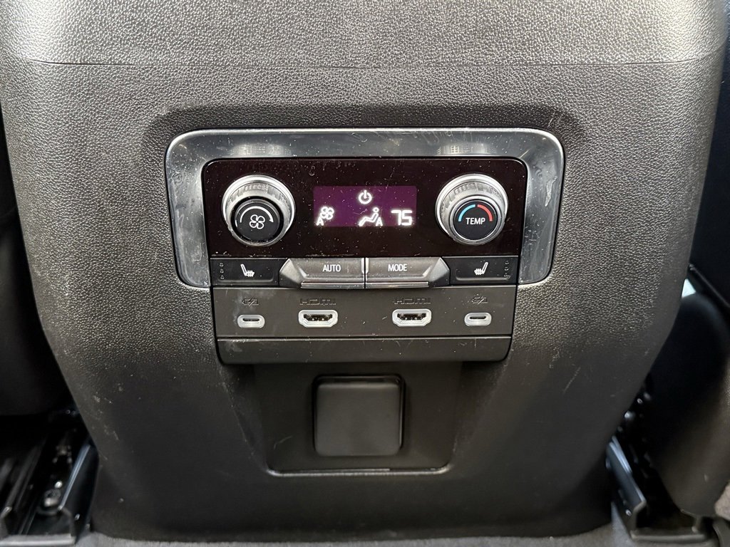 Used 2024 Chevrolet Suburban Z71 w/ Luxury Package image 35