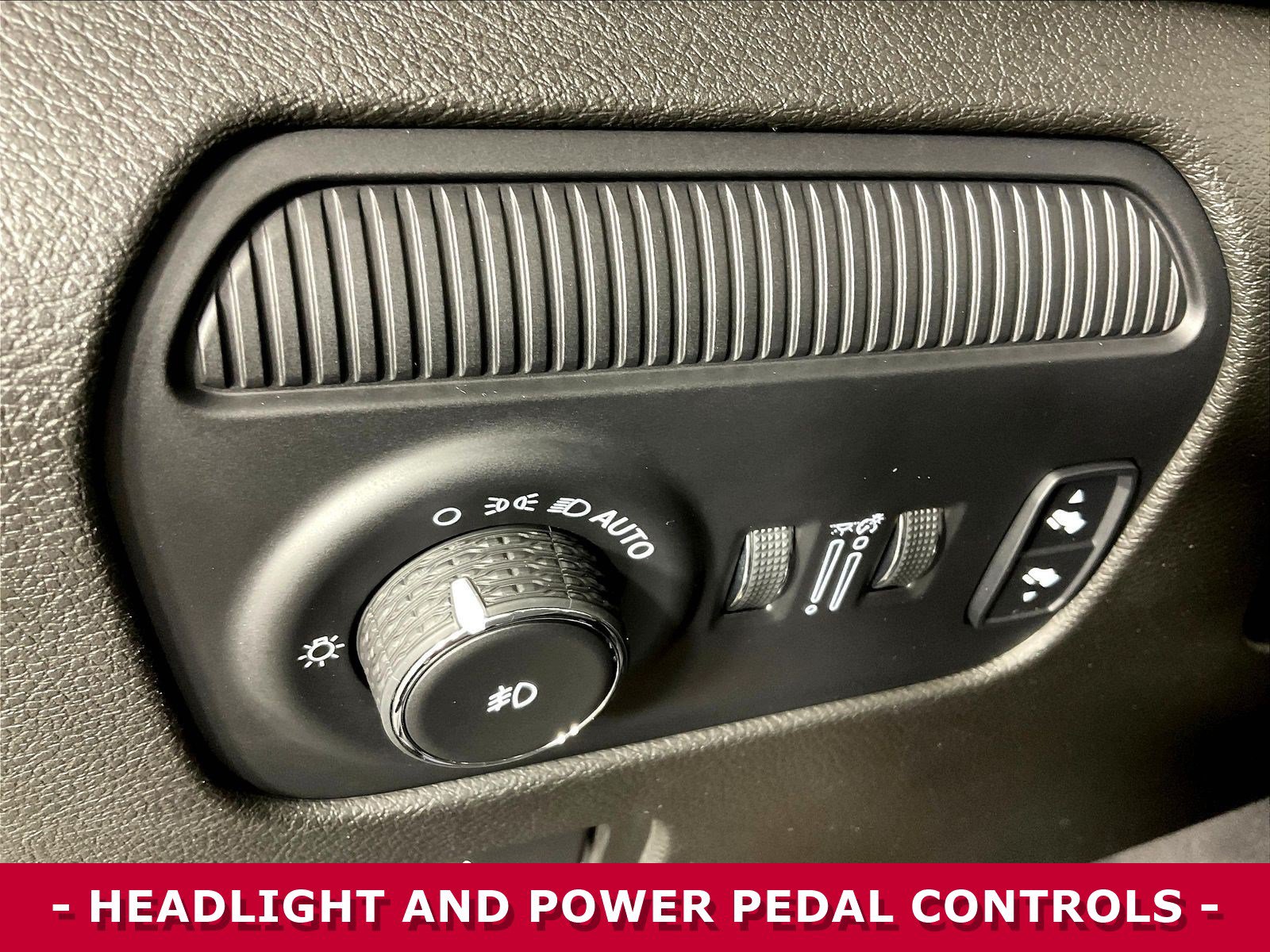 Used 2022 Jeep Wagoneer Series II AWD/4WD image 38