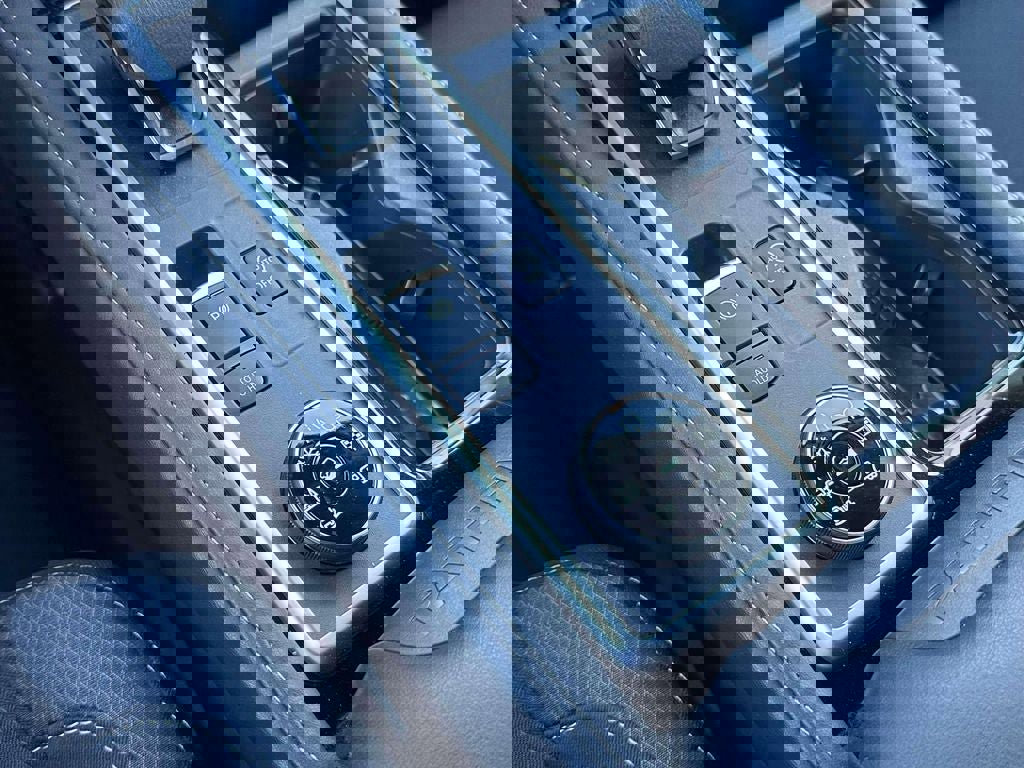 Used 2024 Nissan Pathfinder SV image 32