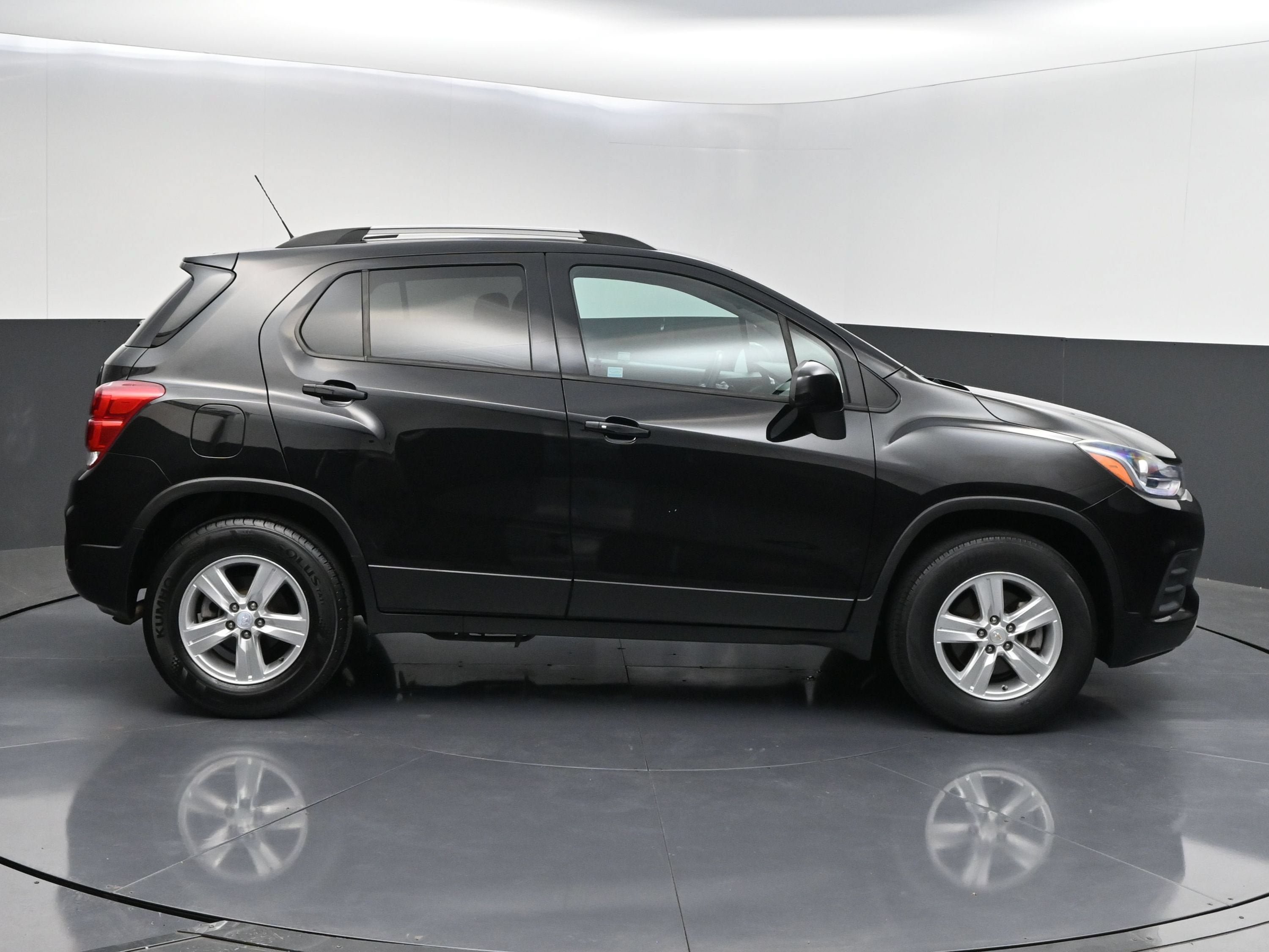 Used 2021 Chevrolet Trax LT w/ Driver Confidence Package AWD/4WD image 8