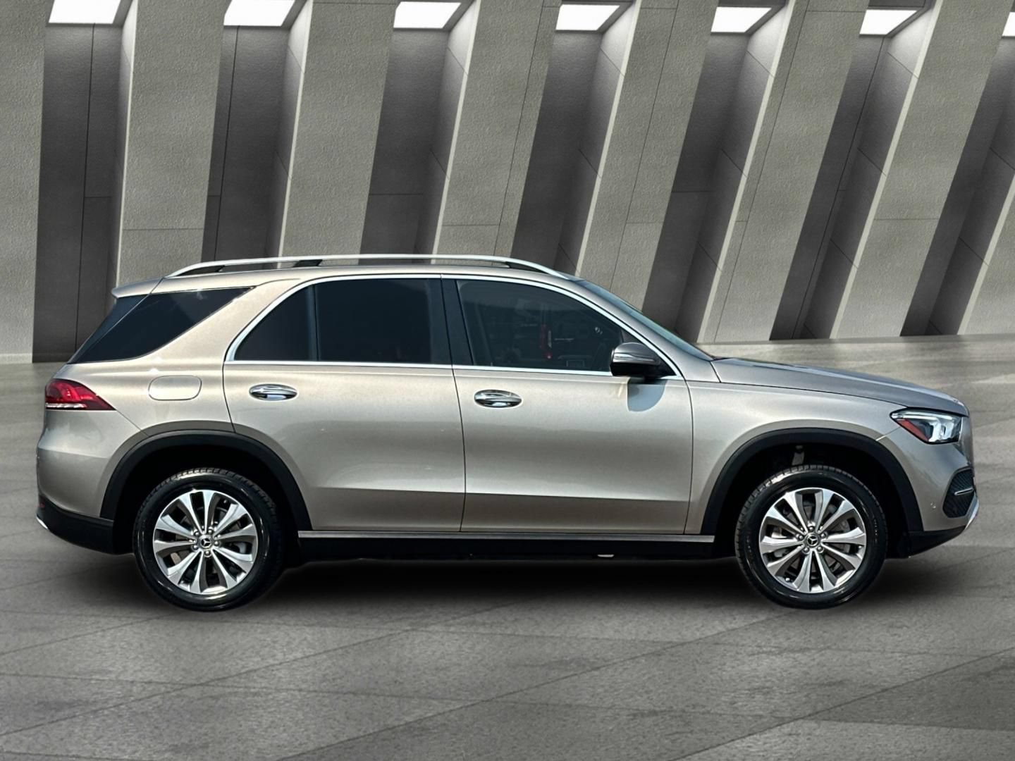 Used 2020 Mercedes-Benz GLE 350 4MATIC image 3