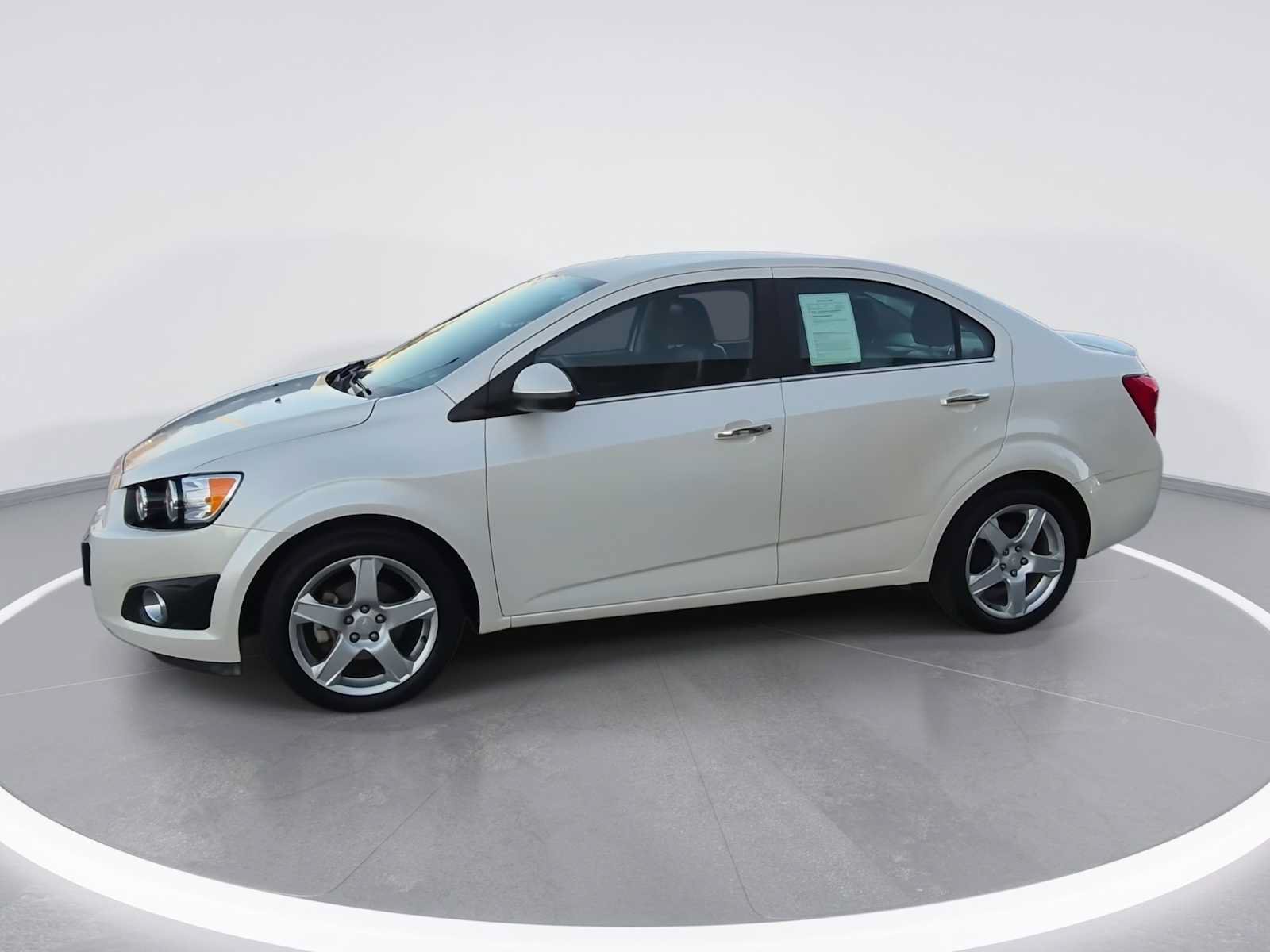 Used 2015 Chevrolet Sonic LTZ FWD image 4