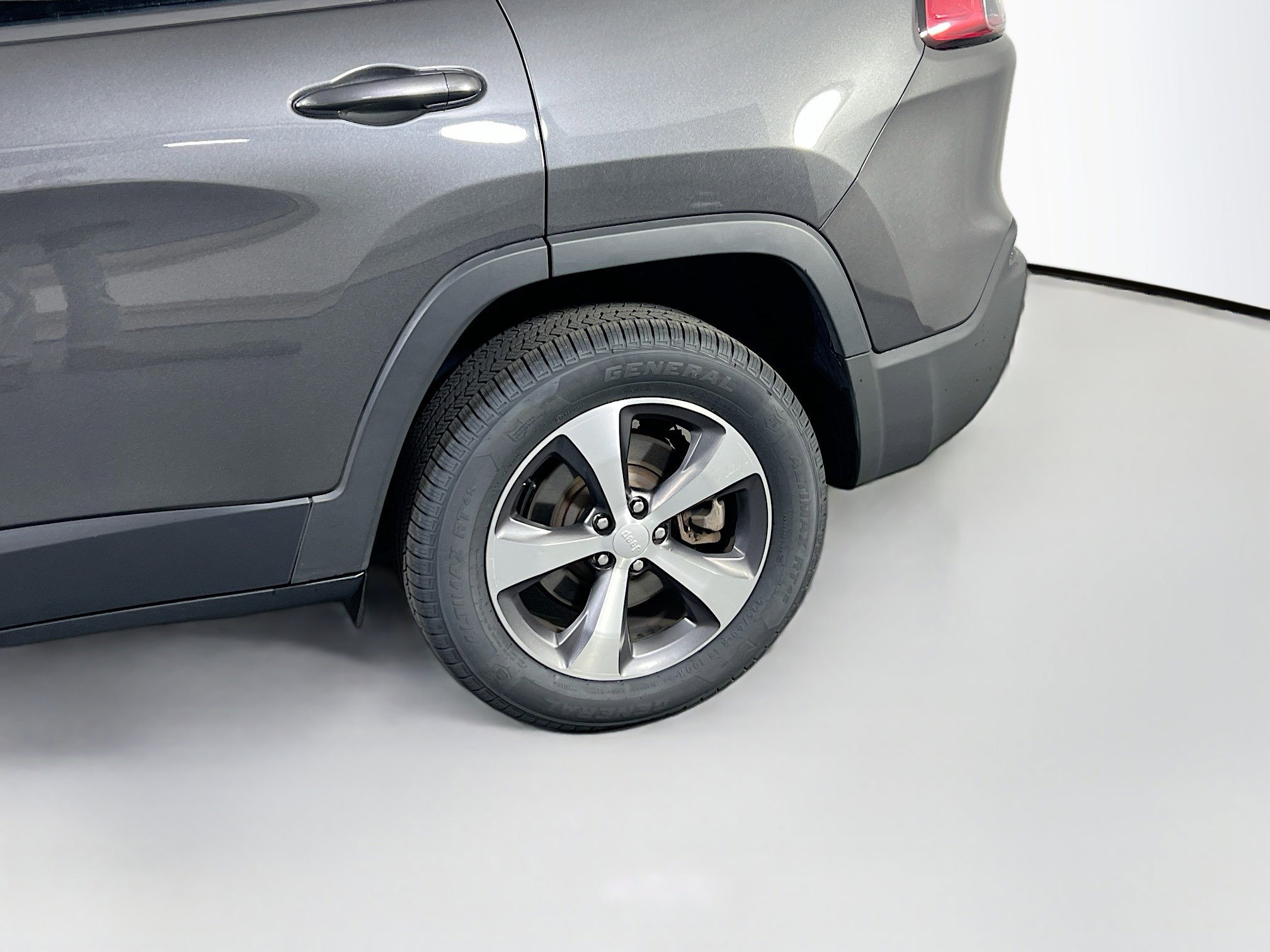 Used 2022 Jeep Cherokee Limited image 30