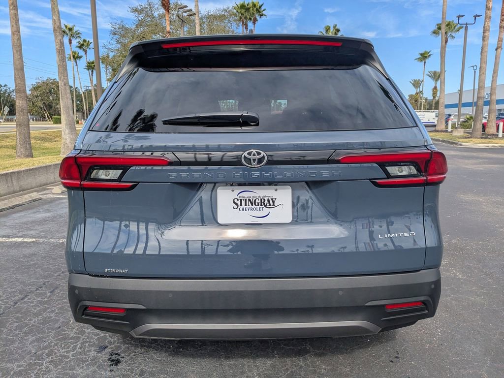 Used 2025 Toyota Grand Highlander FWD image 5